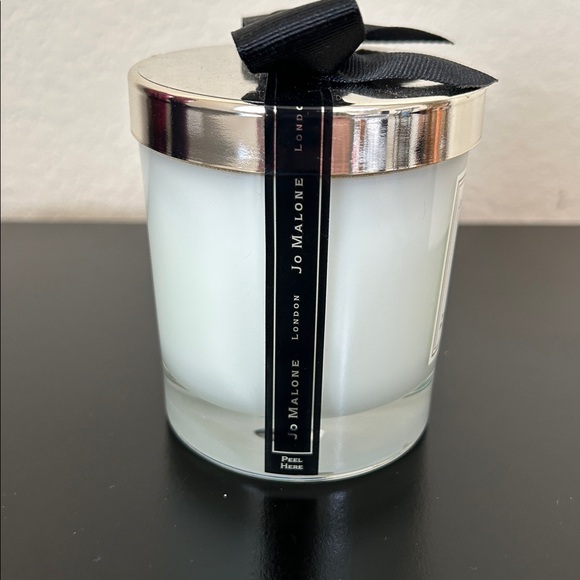 Jo Malone Wild Bluebell Candle 200g 45 Hour Burn w/ Silver Lid NIB $82 MSRP - Picture 5 of 14